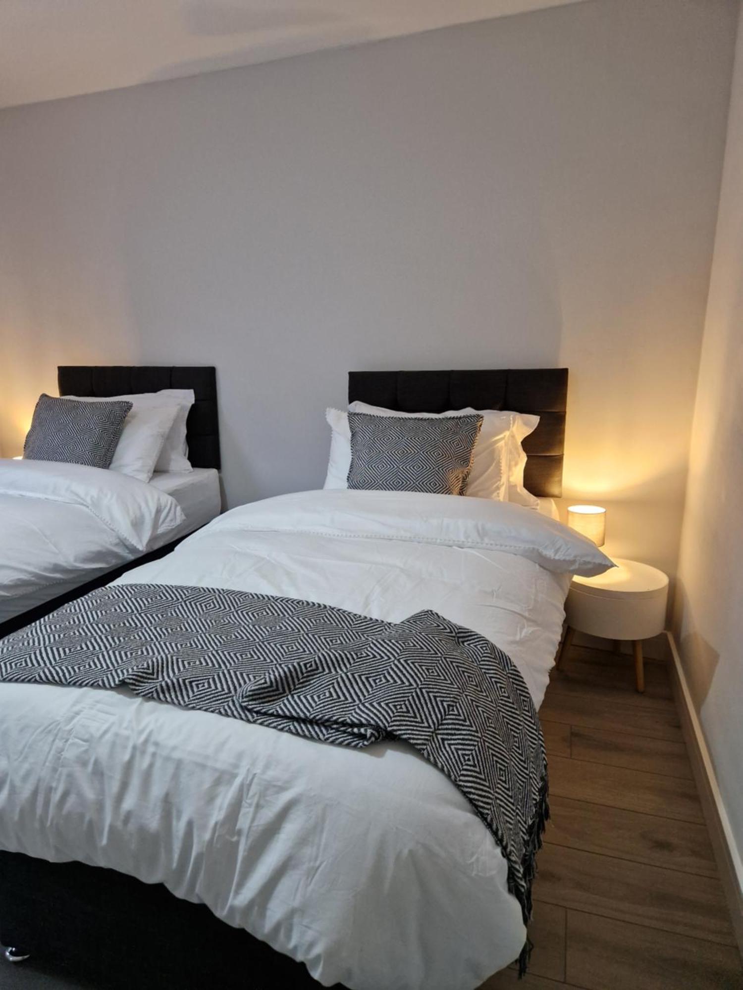 Stylish 2 Bed Home- Short Walk To Tottenham Stadium/Stations London Exterior photo