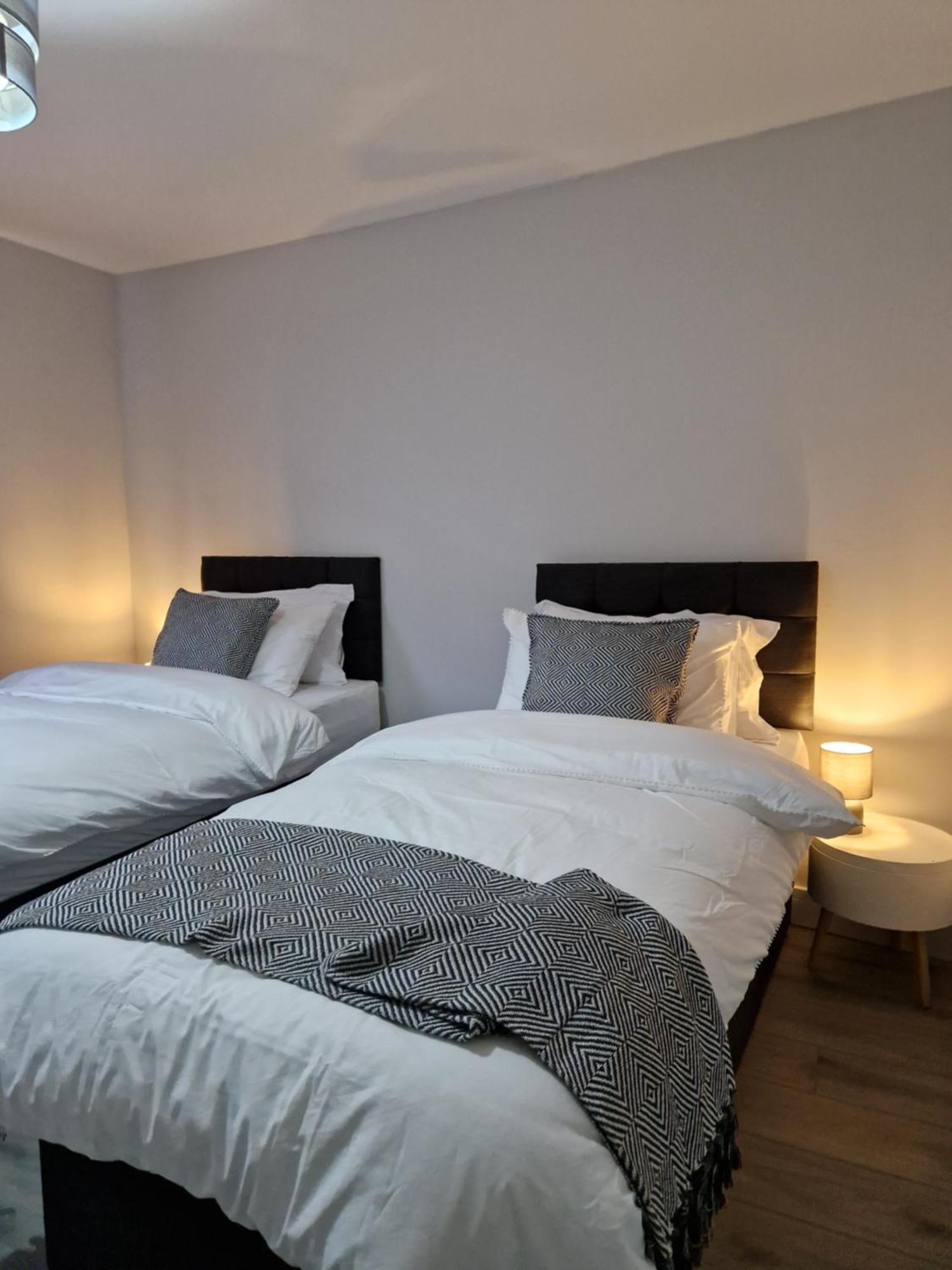 Stylish 2 Bed Home- Short Walk To Tottenham Stadium/Stations London Exterior photo