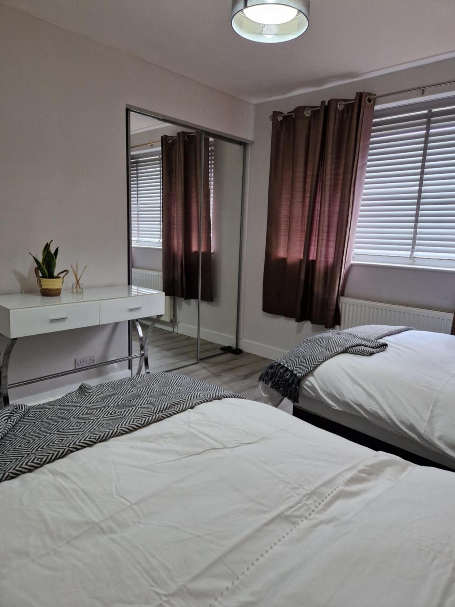 Stylish 2 Bed Home- Short Walk To Tottenham Stadium/Stations London Exterior photo