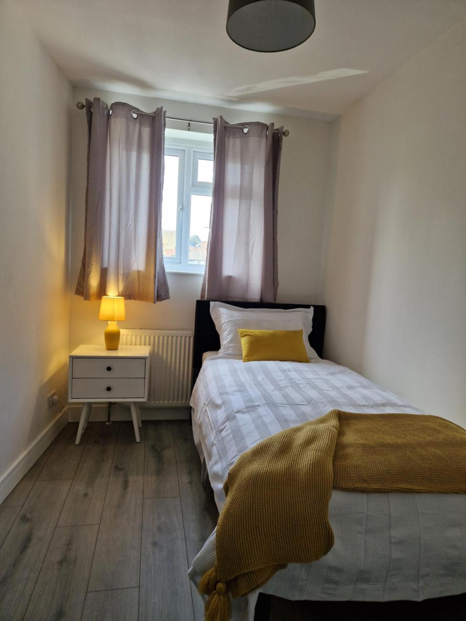 Stylish 2 Bed Home- Short Walk To Tottenham Stadium/Stations London Exterior photo